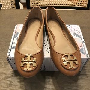 Tory Burch Flats Claire Ballet Flat Tan Leather Sized 6.5